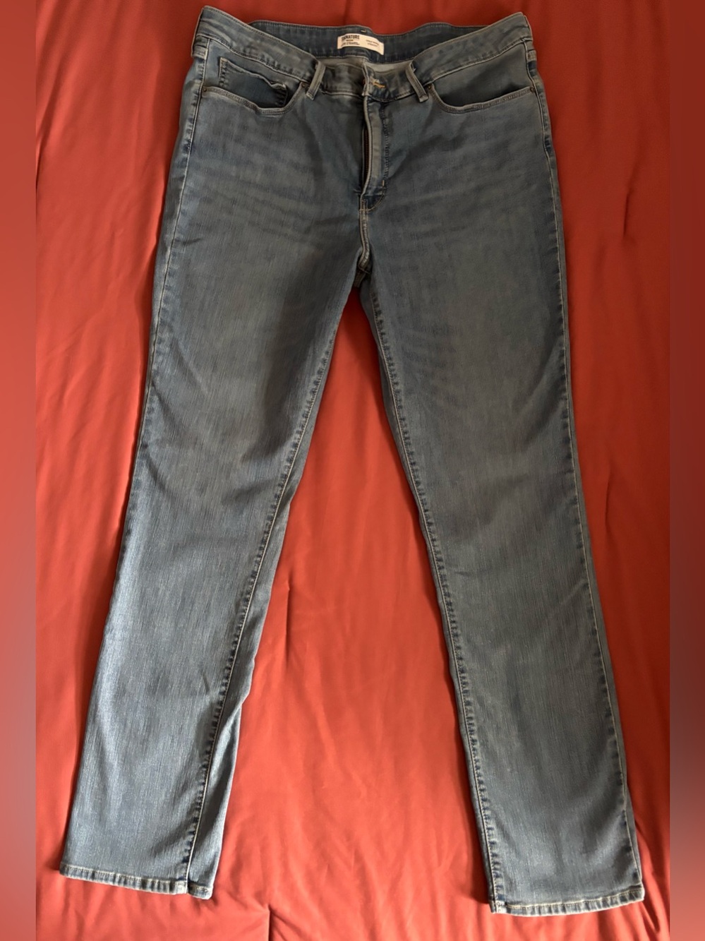 Levi’s Signature Straight Leg Jeans in Light Blue Wash